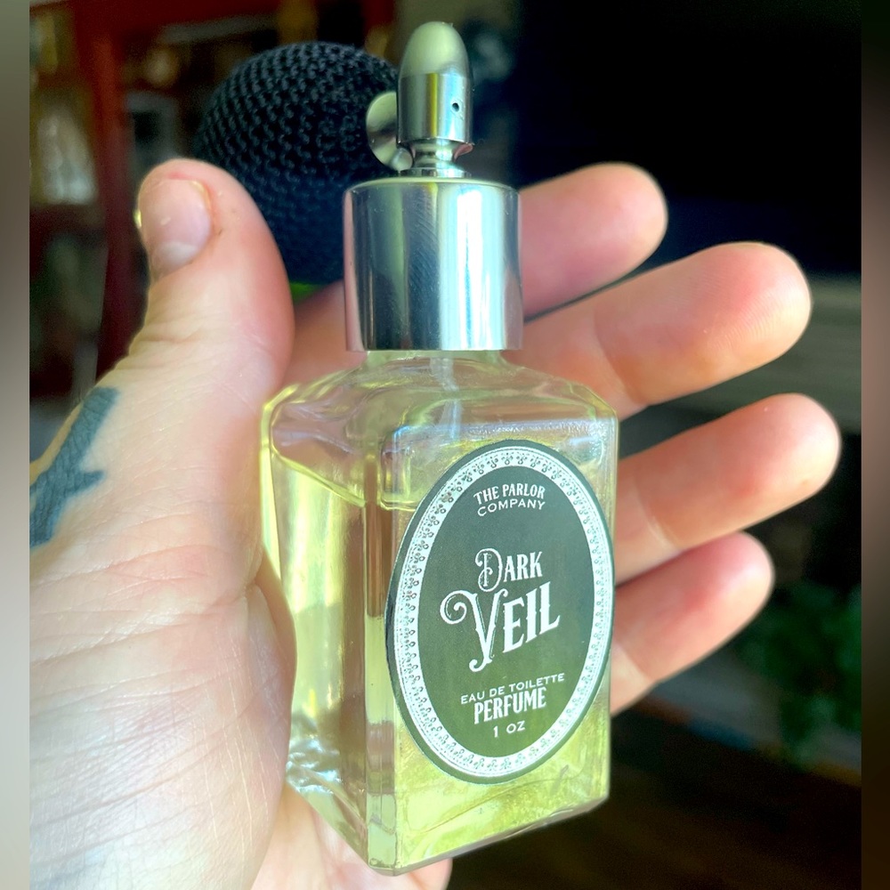 The parlor company dark veil perfume